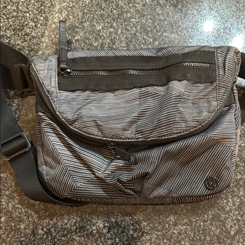 Lululemon festival bag
